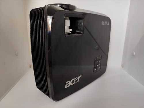 Acer Projector, with box and Cables and Manuals, Working 100% Hardly used, see full description
