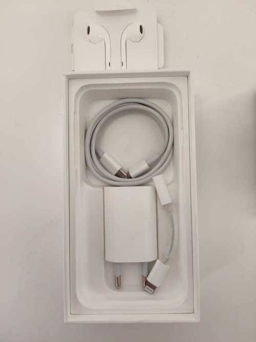 Apple iPhone SE, 2020 Edition, 64gig gig, Like New, Box and all accessories incl, local stock!!