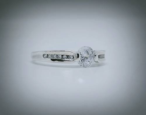 Solid 925 Silver Designer Engagement Solitaire Style Ring
