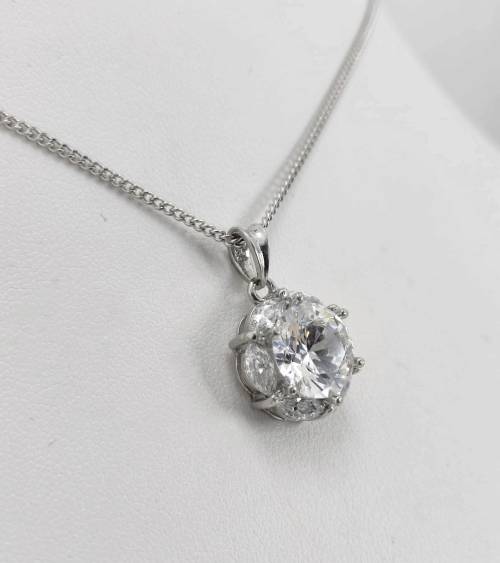 Solid 925 Silver Designer Chain and Pendant set with Top White Sparkling Gemstones !!!!