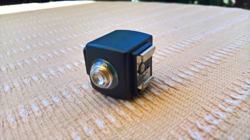 Optical slave flash trigger without PC link socket