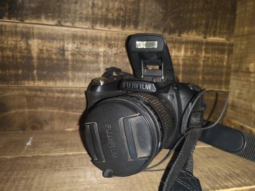 FUJIFILM HS10 CAMERA WITH A FLASH and CARRY BAG