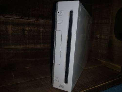 NINTENDO WII WITH 2 CONTROLLERS AND 2 NUNCHUCKS AND TOP SHOT ELITE
