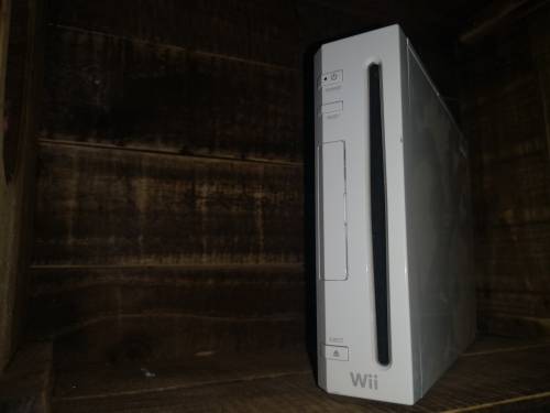 NINTENDO WII WITH 2 CONTROLLERS AND 2 NUNCHUCKS AND TOP SHOT ELITE