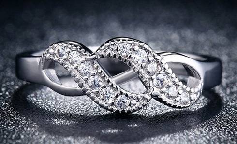 Exquisite! 0.14ct Cr.Diamond and Accents Engagement Ring - Size 6 / L+ / 16.3mm