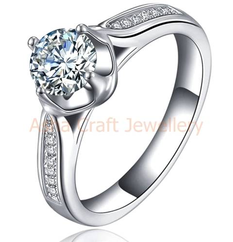 SPECTACULAR 0.91CT. CR.DIAMOND SOLITAIRE AND ACCENTS ENGAGEMENT RING - SIZE 9 / R-S