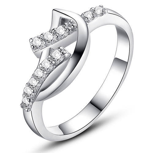 Dare to be Different 0.40 Carat Cr. Diamond Journey Ring. Size 7/O/17.3MM