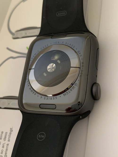 Apple Watch Series 4 Space Grey Aluminium Case Black Sport band 44mm