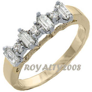 STUNNNG RING WITH SIMULATED DIAMONDS SIZE 9