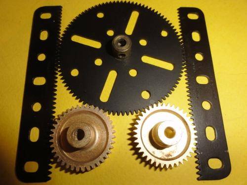 MECCANO GEARS ORIGINAL-LOT 8 - 38 & 95TOOTH & RACKS