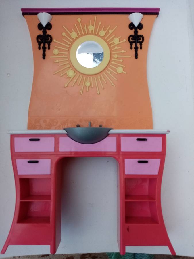 Barbie Dressing Table