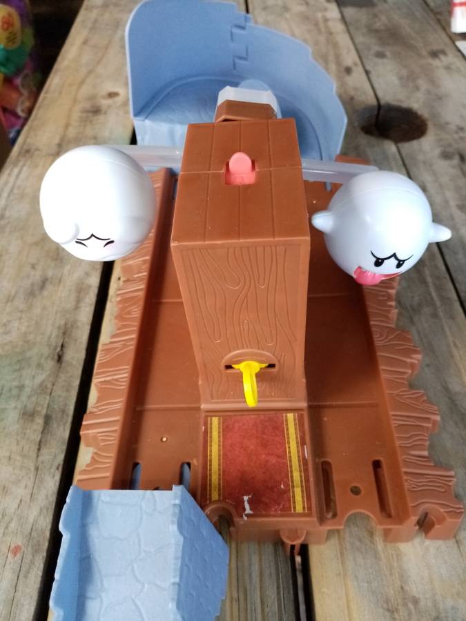 Hotwheels Mario Kart Boo`s Spooky Sprint Track