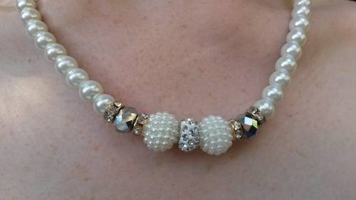 BEAUTIFUL STYLED NECKLACE WITH EARRINGS!!!