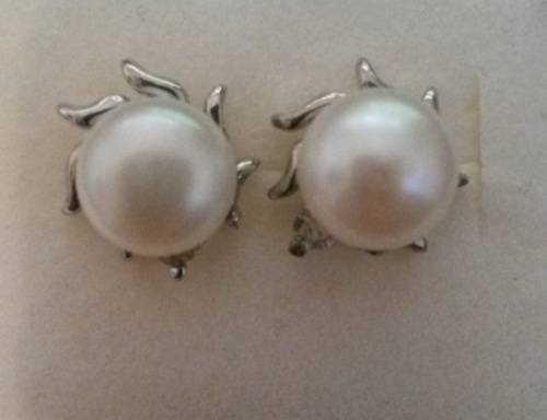 ONE PAIR OF  GENUINE FRESH WATER PEARL EARRINGS!!!