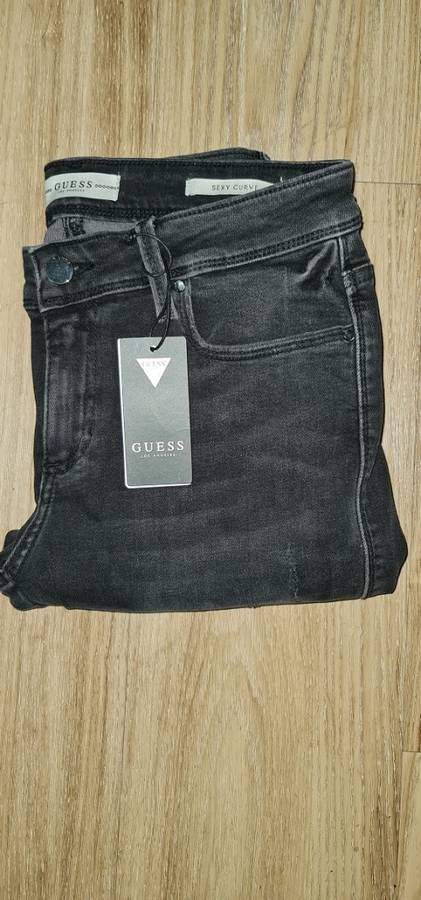 100% Original Guess Ladies Jeans - Guess Size 27 (SA Size 33) RETAIL R999 (Sexy Curve)