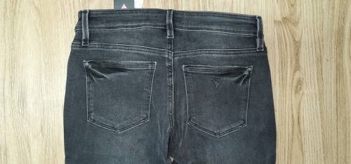 100% Original Guess Ladies Jeans - Guess Size 27 (SA Size 33) RETAIL R999 (Sexy Curve)