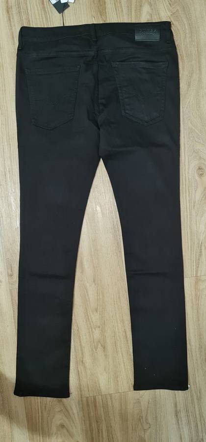 100% Original Guess Jeans - Mens Skinny Jeans Size : W31L32 (Retail R1299)