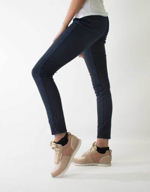 100% Original Guess Ladies Jeans - Guess Size 25 (SA Size 31) RETAIL R999 (Power Curvy Mid) NAVY