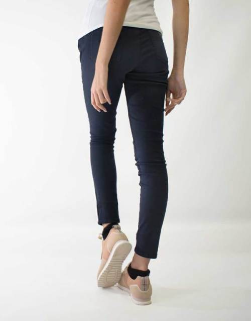 100% Original Guess Ladies Jeans - Guess Size 25 (SA Size 31) RETAIL R999 (Power Curvy Mid) NAVY