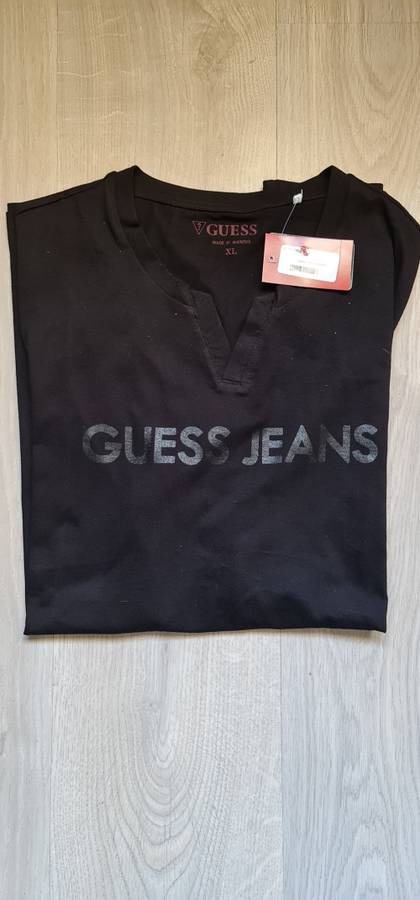 100% Original Mens Guess T-Shirt - Large (Retail R499)