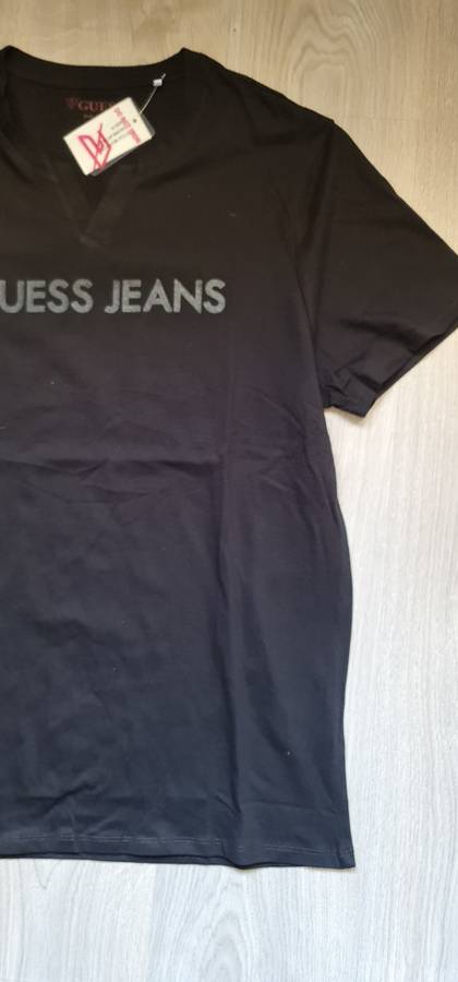 100% Original Mens Guess T-Shirt - Large (Retail R499)