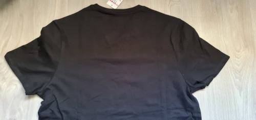 100% Original Mens Guess T-Shirt - Large (Retail R499)