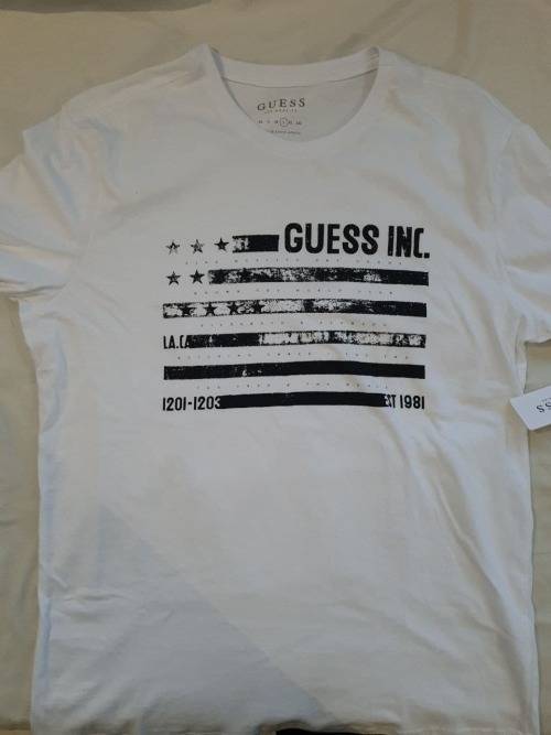 100% Original Mens Guess T-Shirt - Large (Retail R599)
