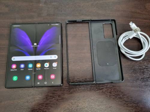 Samsung Galaxy Z Fold 2 5G 256GB - Almost perfect condition (9.9 out of 10)