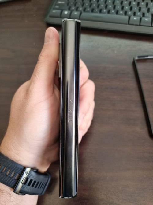 Samsung Galaxy Z Fold 2 5G 256GB - Almost perfect condition (9.9 out of 10)