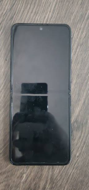 Samsung Z Flip 4 - 256gb - Boxed 9 out of 10