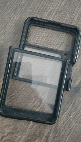 Samsung Z Flip 4 - 256gb - Boxed 9 out of 10