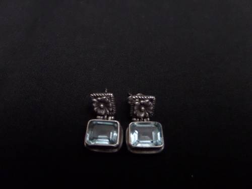 Pair of 925 Earings with Blue Stone in Beautiful Condition (9.1grams)
