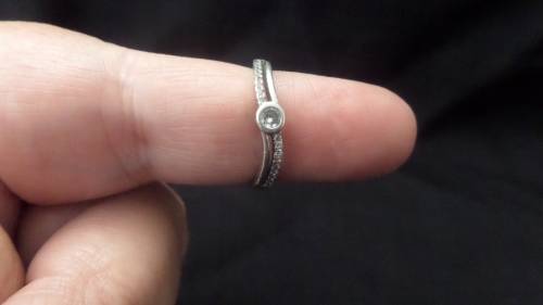 925 Silver Ring with Small White Stone Dim 18mm 2.1 grams