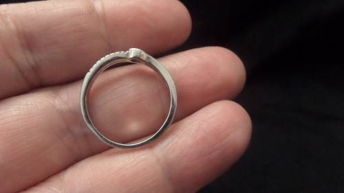 925 Silver Ring with Small White Stone Dim 18mm 2.1 grams