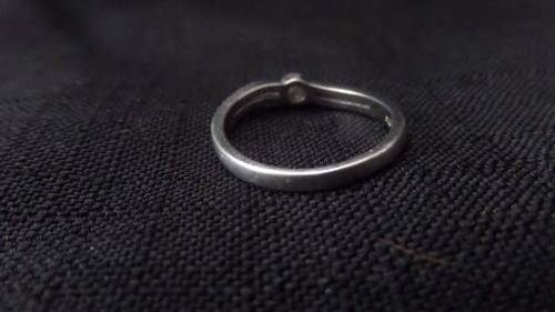 925 Silver Ring with Small White Stone Dim 18mm 2.1 grams