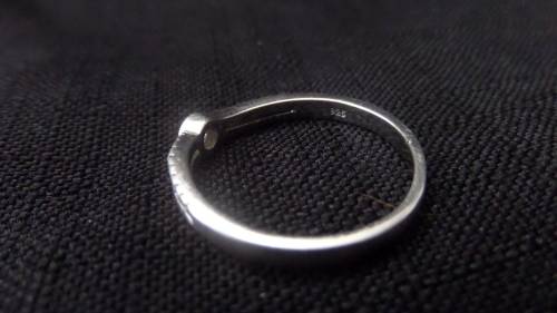 925 Silver Ring with Small White Stone Dim 18mm 2.1 grams
