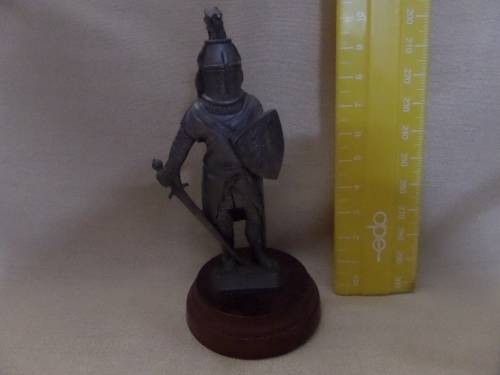 Metal Figure of Sir William Wallace ( Piper Craft made in Glenboig Scotland) 10 cm High