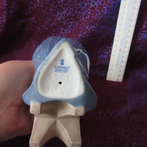 Lladro  Figurine of Nun doing Needlework made in Spain 21 cm Daisa 1987