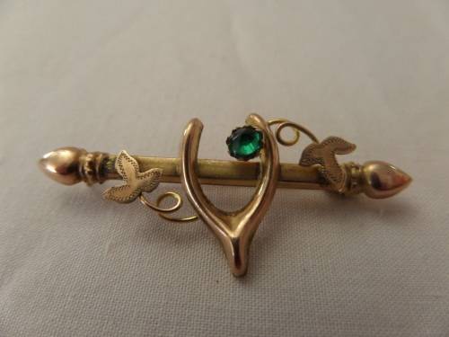 Antique 9 ct  Brooch - Wishbone on Scroll with leaves with green Stone
