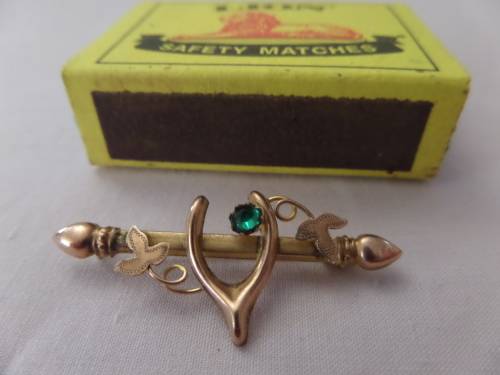 Antique 9 ct  Brooch - Wishbone on Scroll with leaves with green Stone