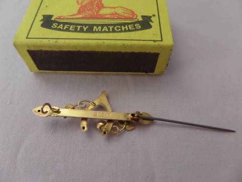 Antique 9 ct  Brooch - Wishbone on Scroll with leaves with green Stone