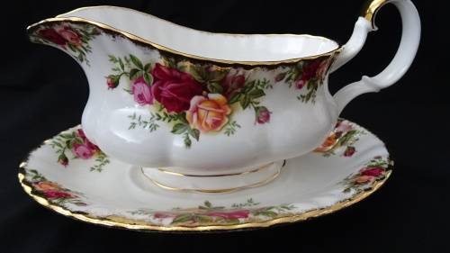 Royal Albert Old Country Roses 1962 Gravy Boat in Excellent Condition