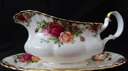 Royal Albert Old Country Roses 1962 Gravy Boat in Excellent Condition