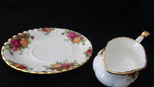 Royal Albert Old Country Roses 1962 Gravy Boat in Excellent Condition