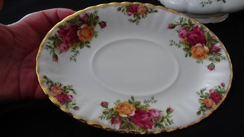 Royal Albert Old Country Roses 1962 Gravy Boat in Excellent Condition