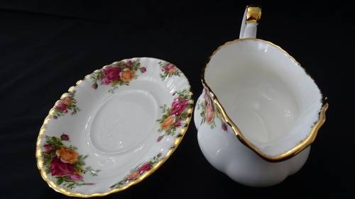 Royal Albert Old Country Roses 1962 Gravy Boat in Excellent Condition