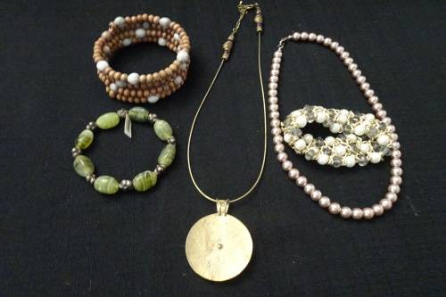 Lot of Interesting Jewellery (Bid for the lot)