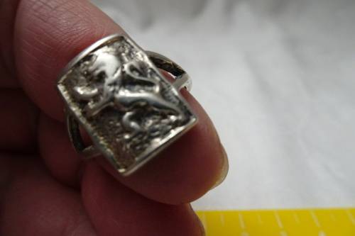 Stunning Sterling Silver Ring with a Lion Motive 4.5 grams -  18 mm Dim