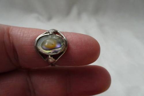 Sterling Silver Ring with Mother of Pearl   2.3 grams -- Dim 16mm