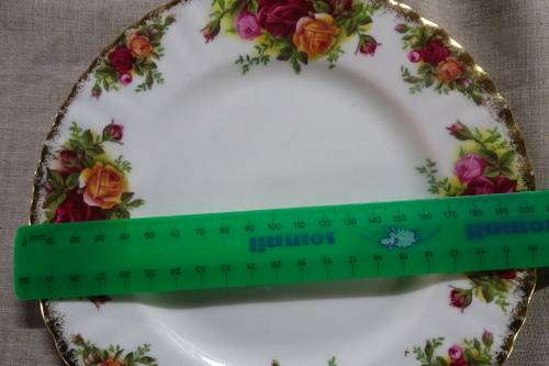 7 x Royal Albert - Plates (20,5 Cm) - Made in England - Good Condition (BIDDING PER PLATE)